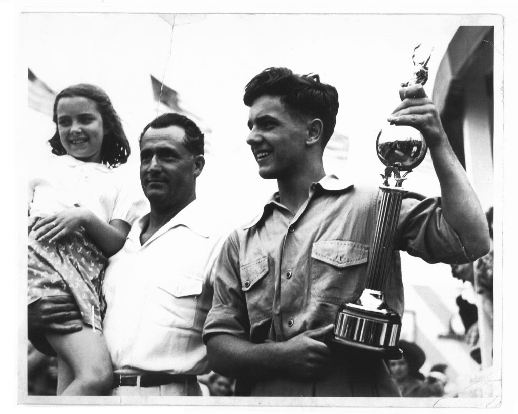 Maureen Reynolds, Charles Atlas, and Bill Aronis, July 3 1940 at the New York Worlds Fair